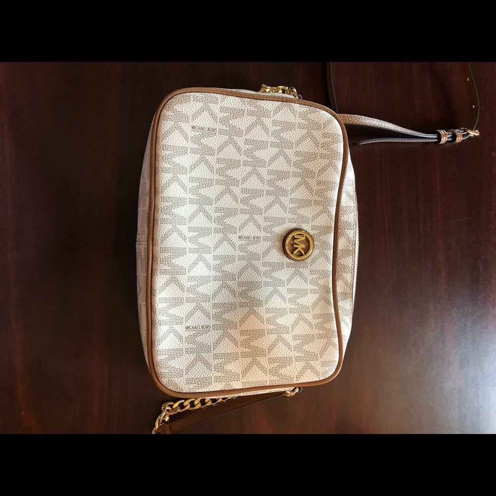 Cross body purse
